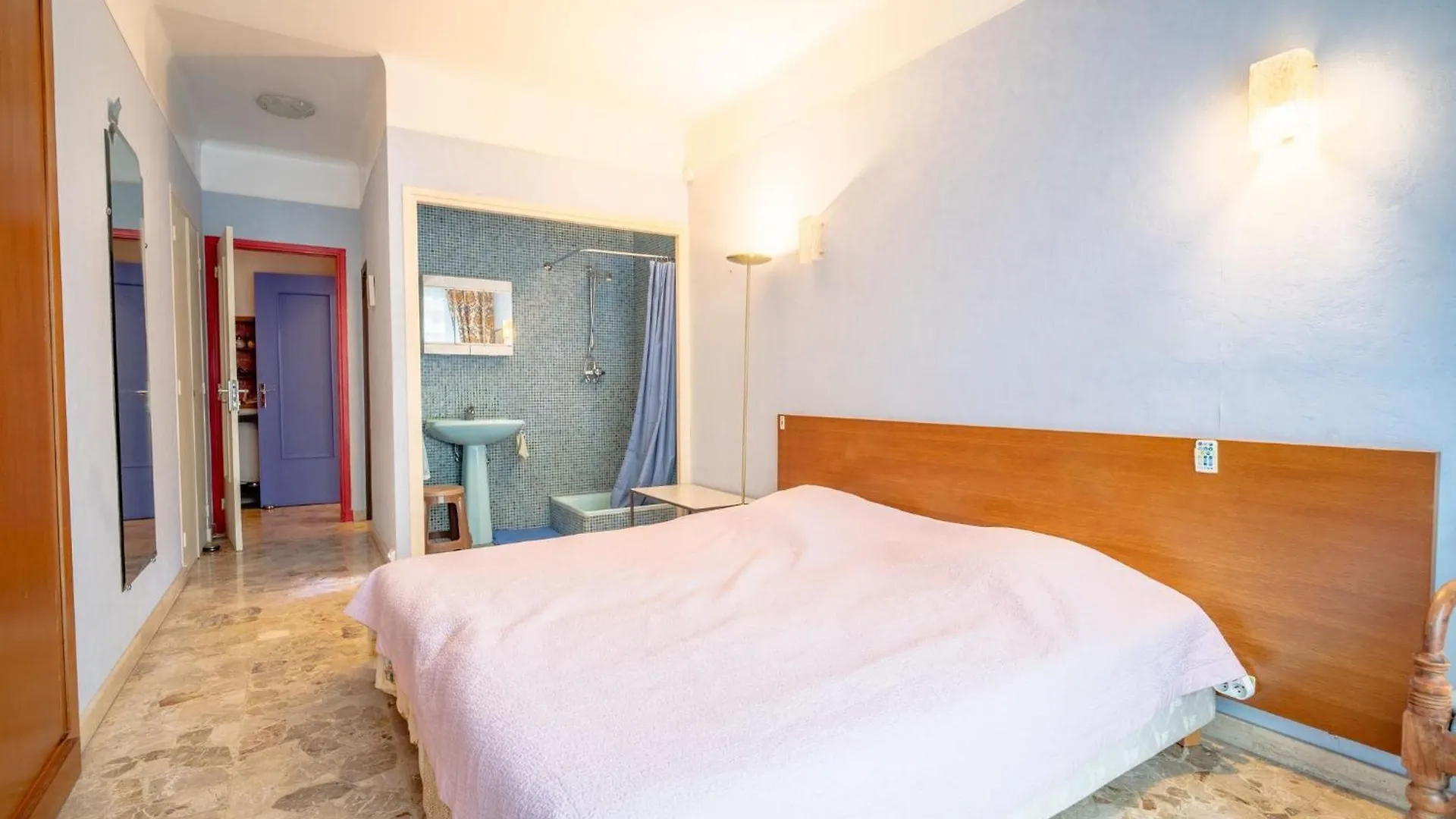 Big Apart 140M2 5Min Walk To Beach Sea &Promenade 3 Double Rooms,Big Living Room 42M2, 3 Showers,9 Beds, Free Parking ニース 0*,  フランス