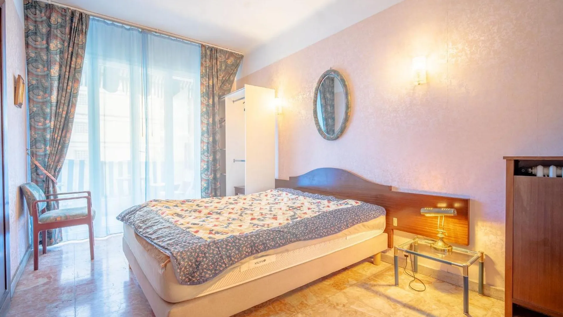 Big Apart 140M2 5Min Walk To Beach Sea &Promenade 3 Double Rooms,Big Living Room 42M2, 3 Showers,9 Beds, Free Parking ニース アパート